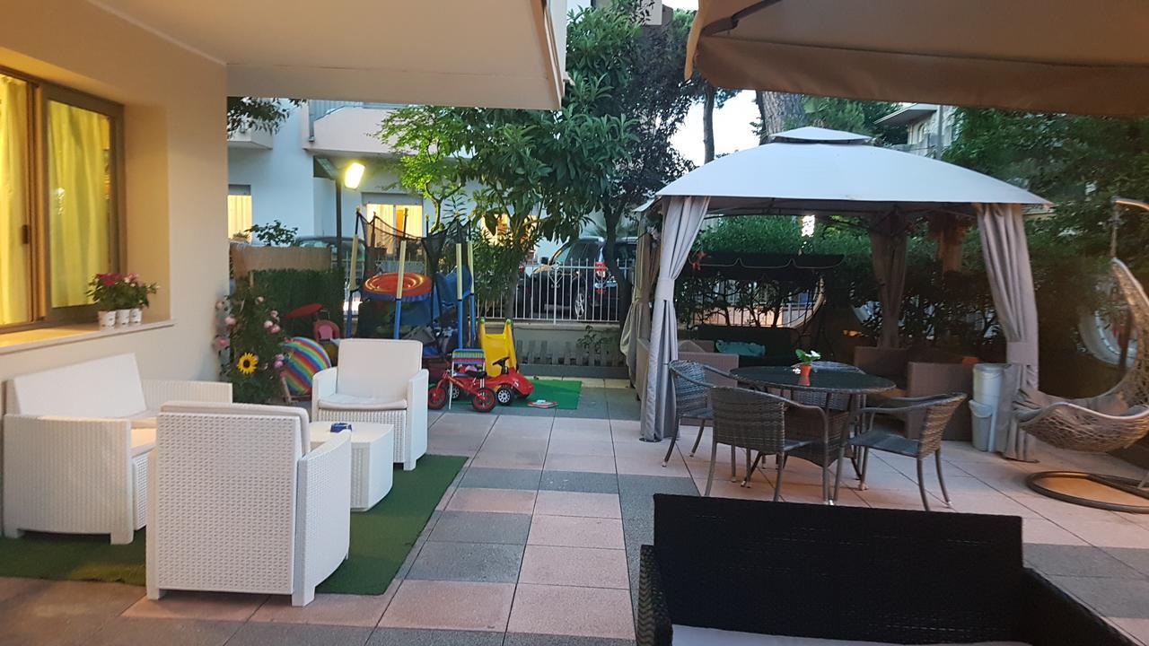Hotel Fucsia Riccione Exterior photo