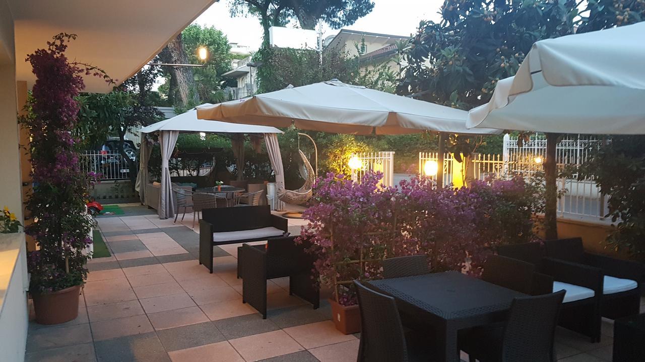 Hotel Fucsia Riccione Exterior photo