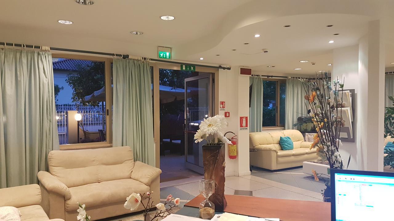 Hotel Fucsia Riccione Exterior photo